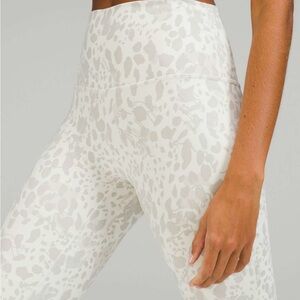 Lululemon Align High-Rise Crop 21"
Cheetah Camo Antique White Multi